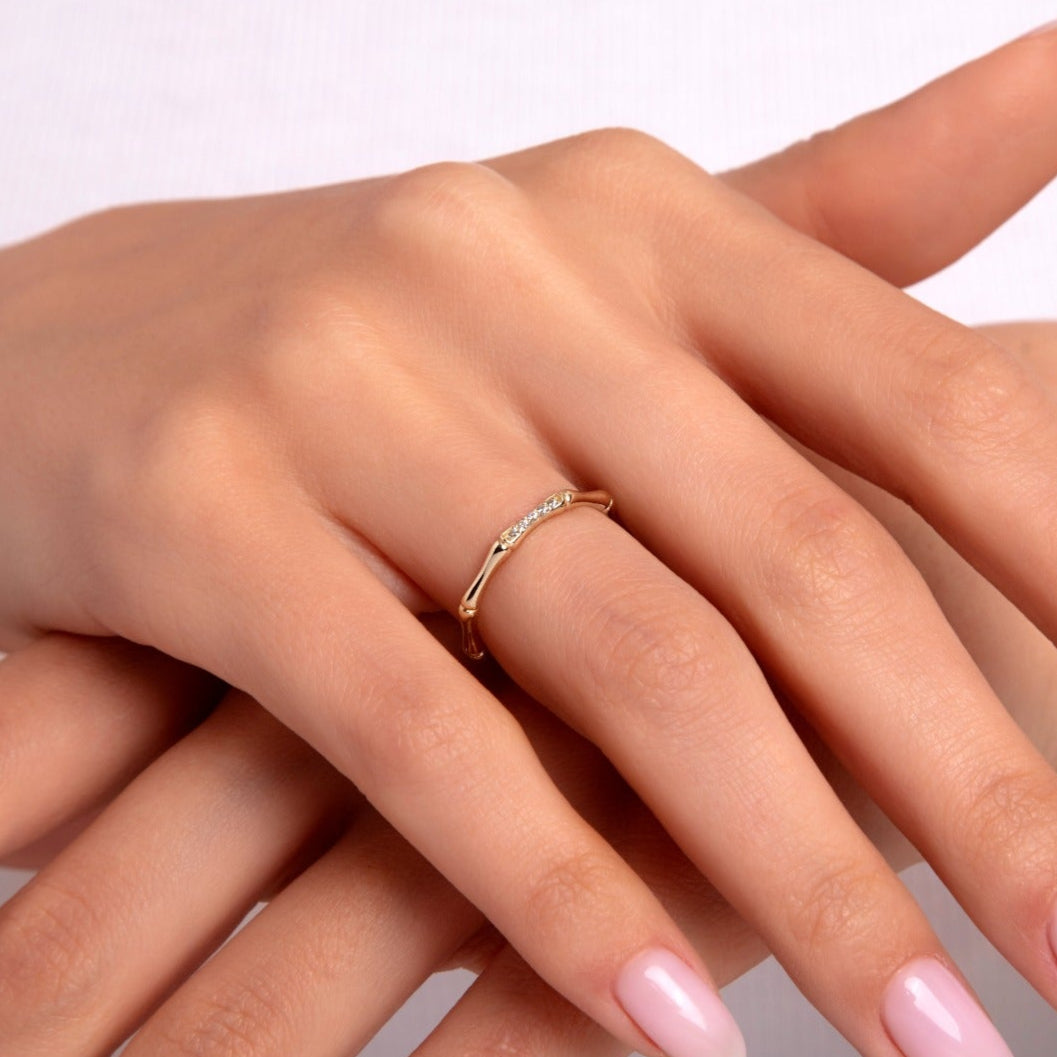 Minimalist tasarımlı 14 ayar altın bambu yüzük