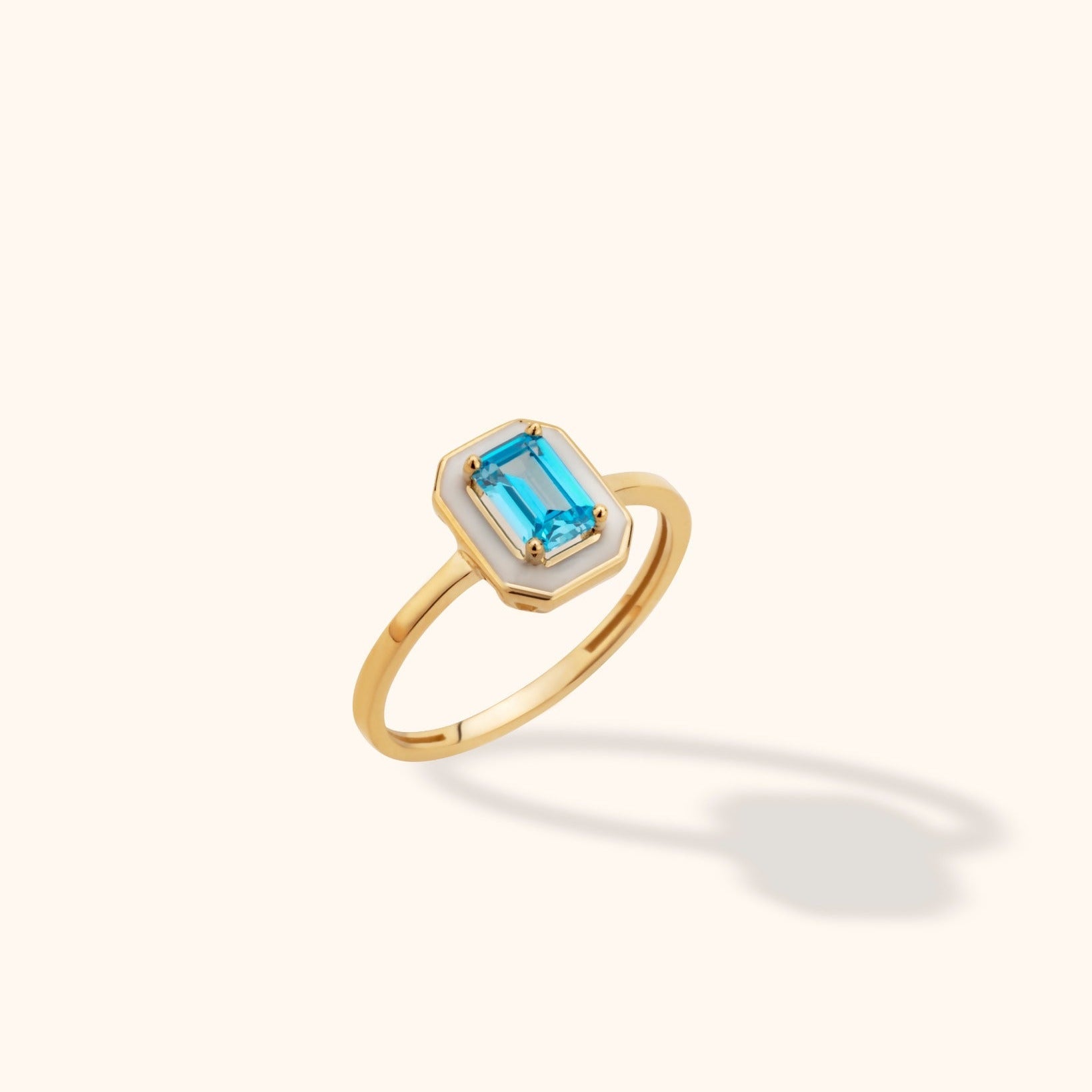 Modern Mavi Topaz Yüzük - 14K Altın Mineli ve Şık Yüzük